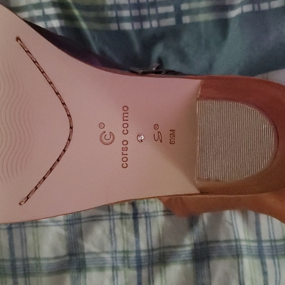 Signature Boots - Picture 3 of 3